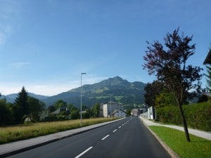 St. Johann mit dem Kitzbühler Horn im Hintergrund