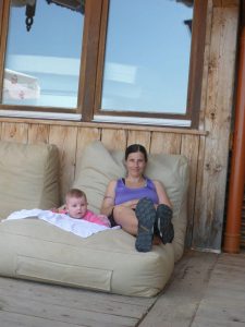 Sibille und Sabine relaxen auf der Burgeralm