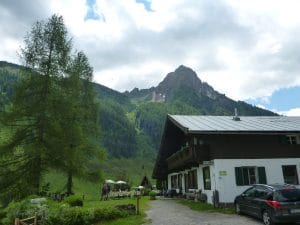 Die Labalm mit Blick auf den Rettenstein