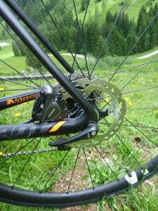 Scheibenbremse und Steckachse hinten