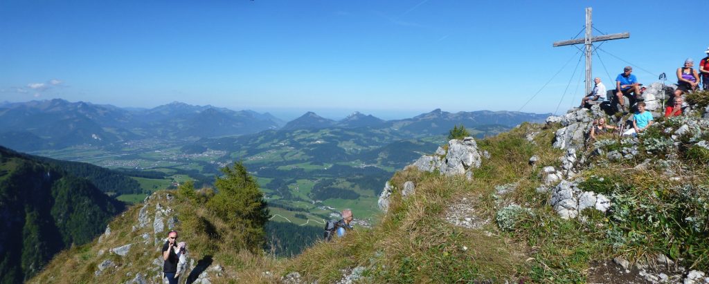 Panoramablick vom Heuberg mit Gipfel