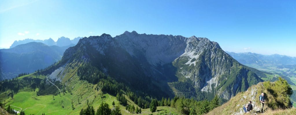 Panoramablick auf den Zahmen Kaiser vom Heuberg aus